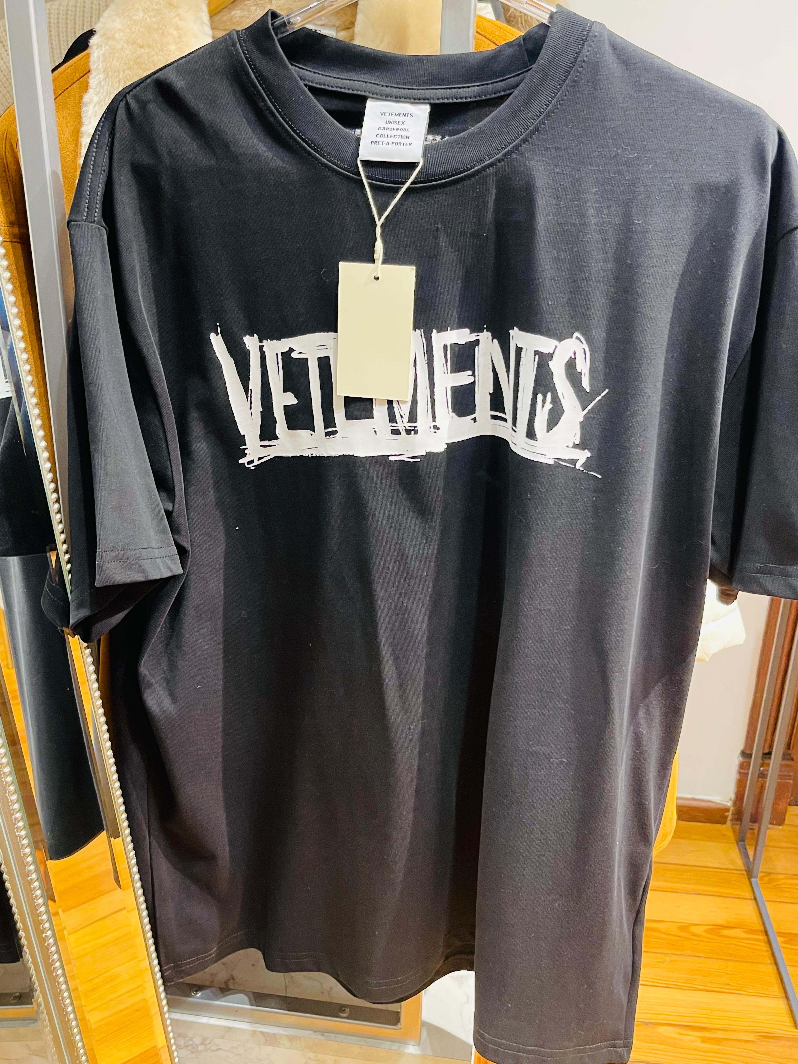 Remera Vetements