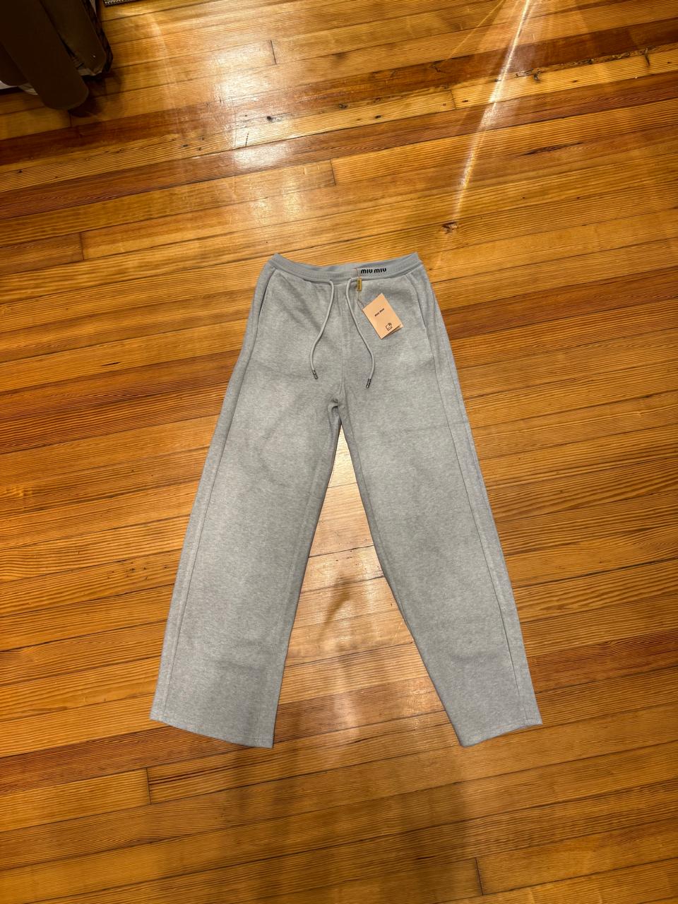 Pantalón Miu Miu gris